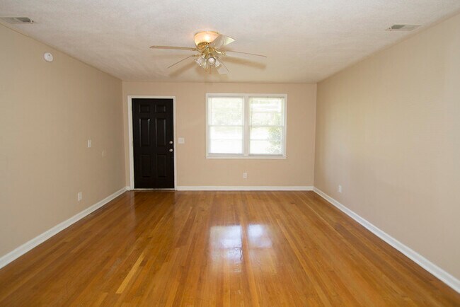 Foto del edificio - 1707 Long Shadow Ln