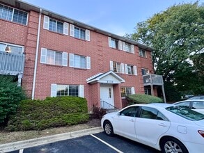 Building Photo - 1330 S Lorraine Rd