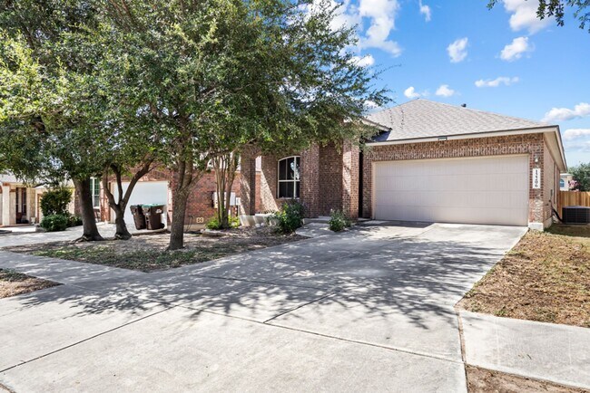 Foto del edificio - 3 Bedroom/2 Bath Alamo Ranch Subdivision