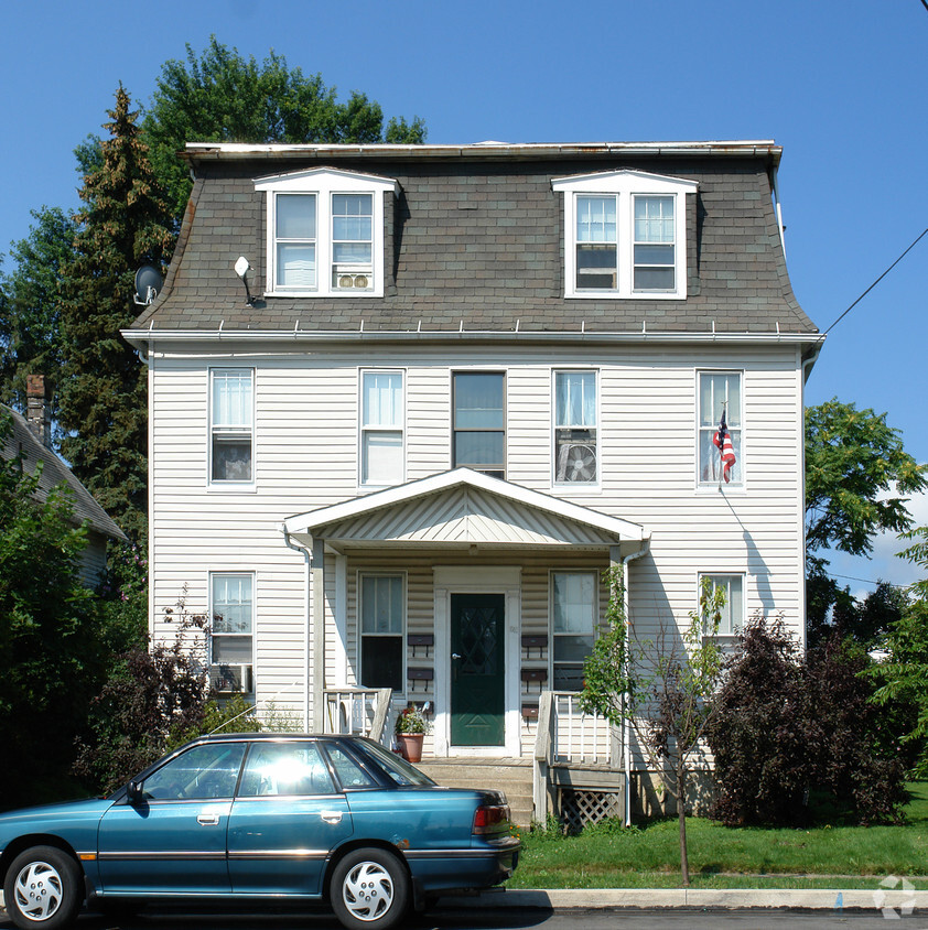 Primary Photo - 661 Rose St