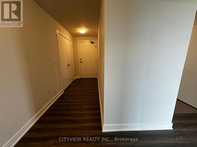 Building Photo - 430-4430 Square One Dr