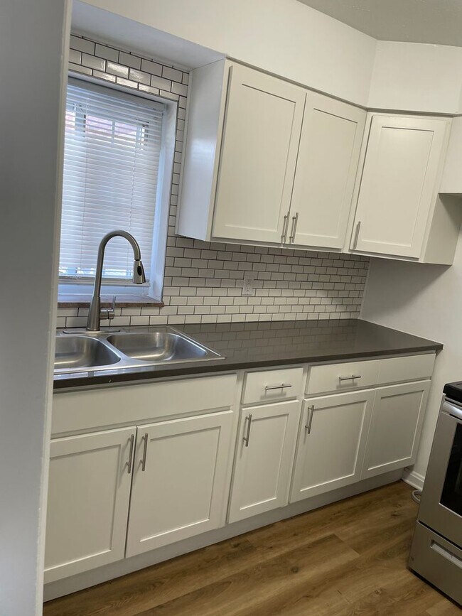 Building Photo - Avalon Crossing