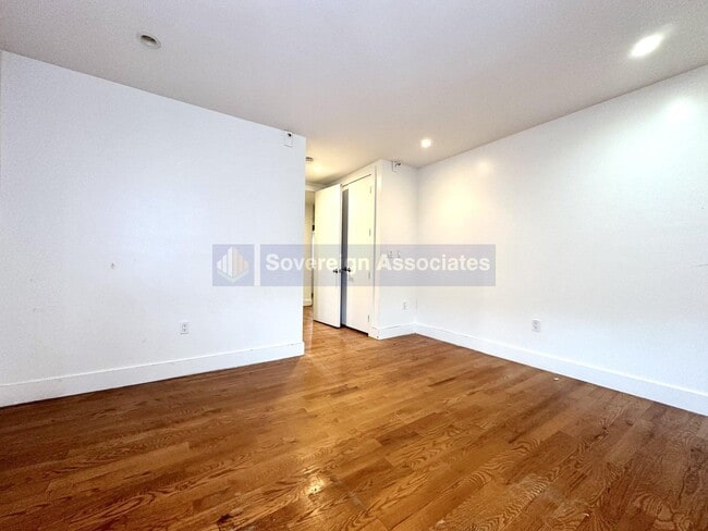 Foto del edificio - 4300 Broadway
