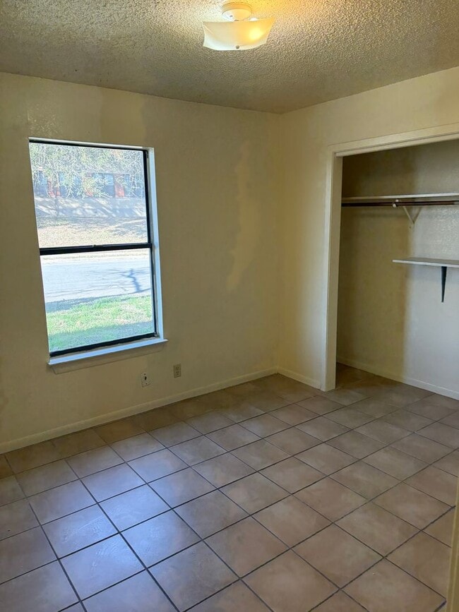 Building Photo - Duplex