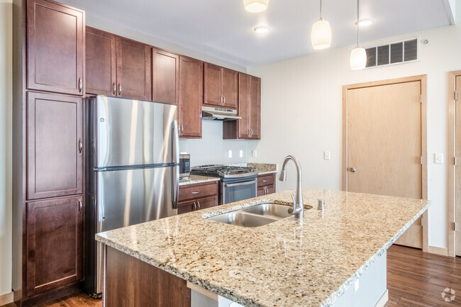 2BR, 2BA - 1063SF - McKenzie Place Apartments