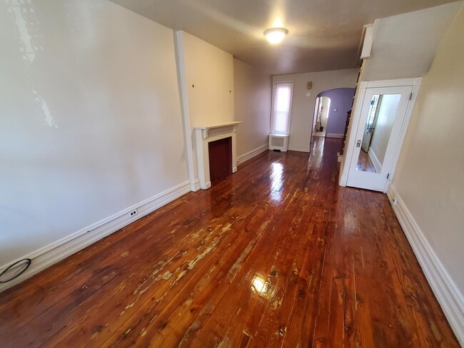 Building Photo - 1025 Mulberry St