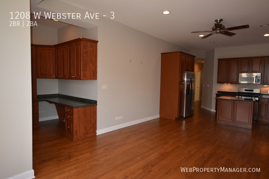 Building Photo - 2bed/2bath on a great Block of Lincoln Par...