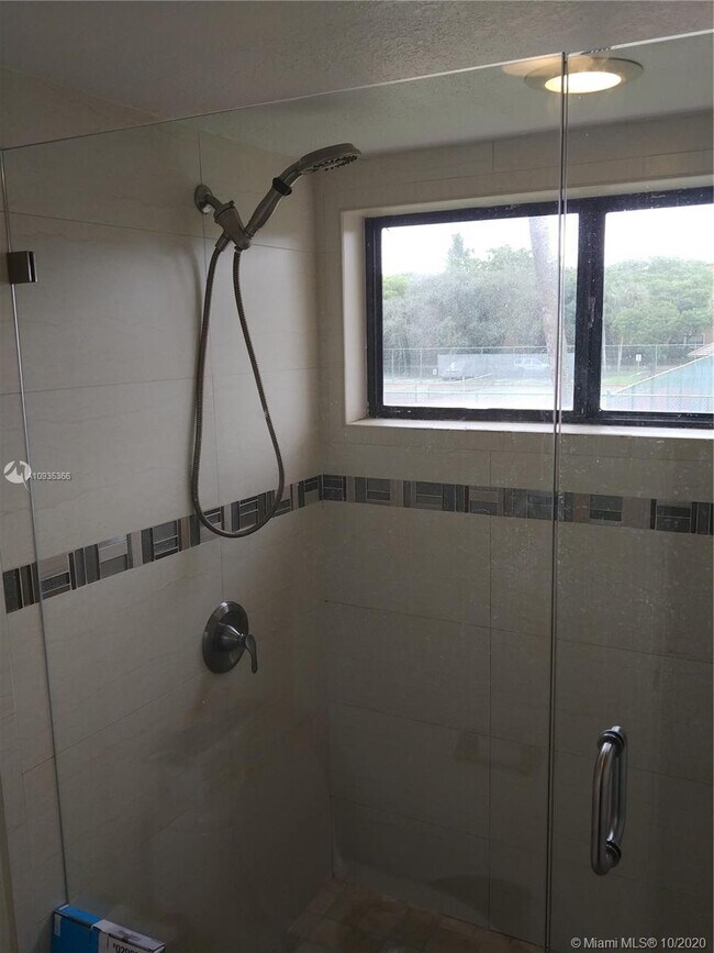 Foto del edificio - 6315 Gage Pl