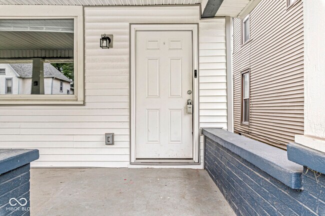 Foto del edificio - 2345 N Kenwood Ave