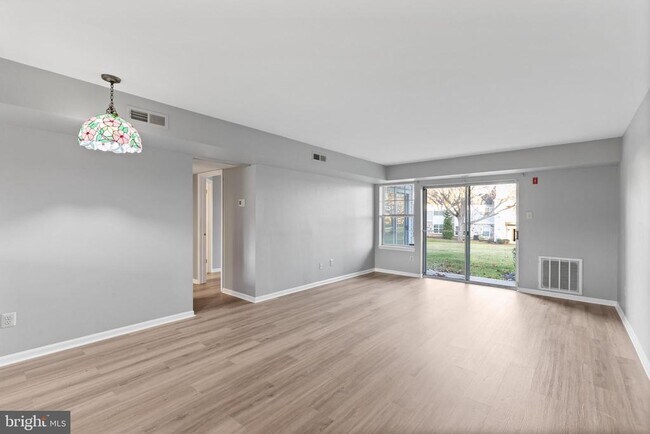 Foto del edificio - 387 Independence Dr