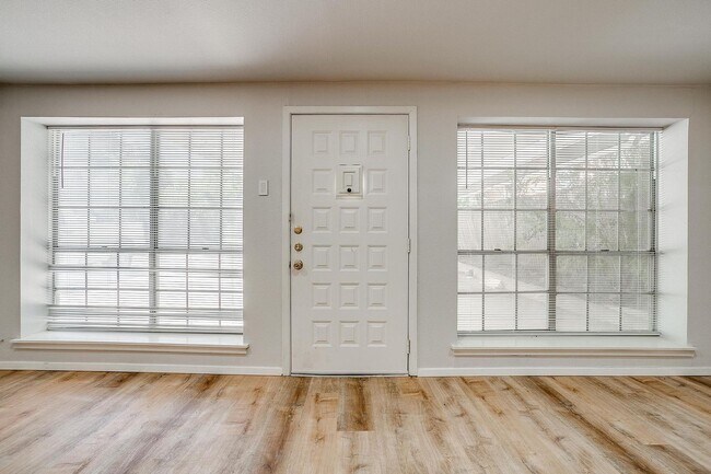 Foto del edificio - Charming 1 Bed 1 Bath - Great Location