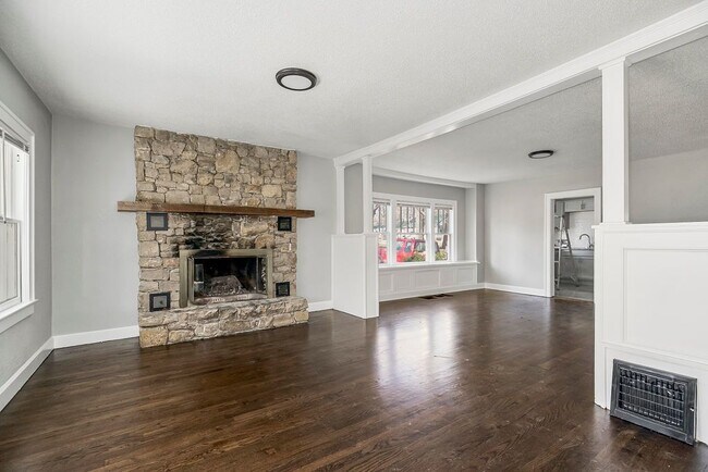 Building Photo - Charming 4 Bed, 2 Bath Home in Independenc...