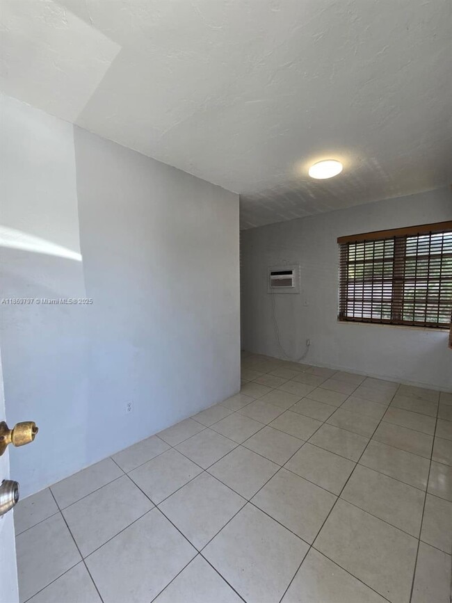 Foto del edificio - 1437 NE 110th Terrace