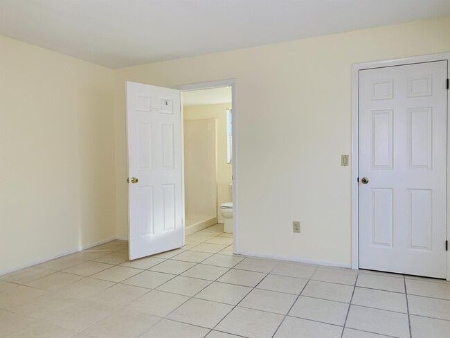 Building Photo - 115 Windtree Ln