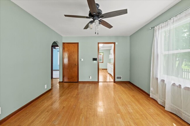 Building Photo - 401 N 13th Ave