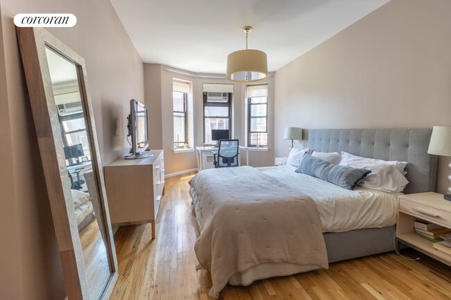 Building Photo - 101 W 81st St