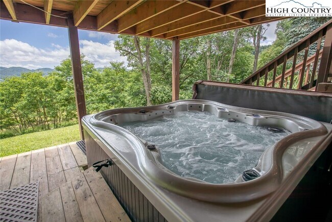 Foto del edificio - 1776 Beech Mountain Pkwy