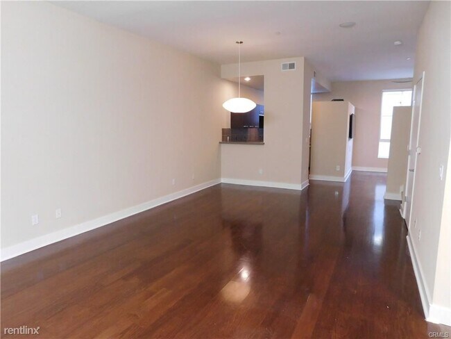 Foto del edificio - 11815 Laurelwood Dr