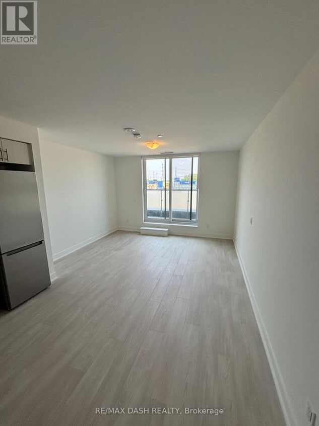 Photo du bâtiment - 2425-2425 Simcoe St N