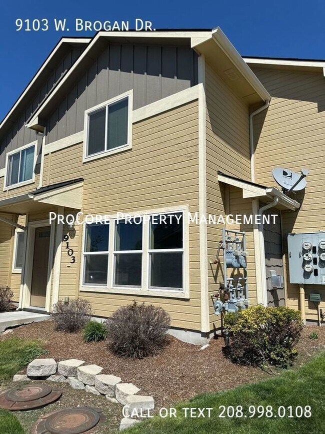 Building Photo - Close to Campus Comfort! Upgraded 2BR/2BA ...