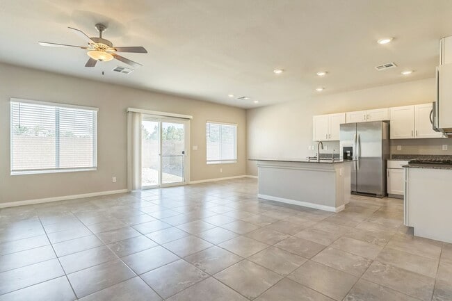 Building Photo - 7504 Red Plumeria Ave