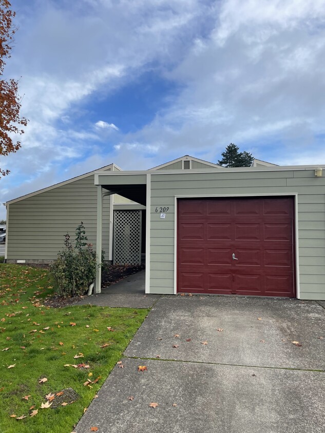 Primary Photo - College Green Duplexes