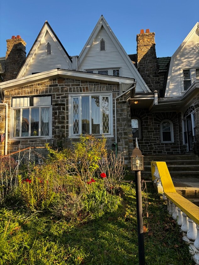 Front with garden - 5650 Woodcrest Ave