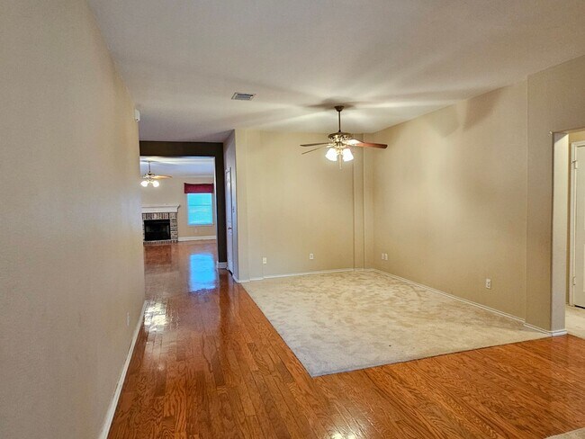 Foto del edificio - Spacious 3 Bed / 2 Bath Cedar Park Charmer