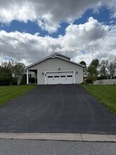 Building Photo - 2065 Whisper Ridge Dr
