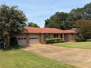 Building Photo - 524 Graycroft Dr SW