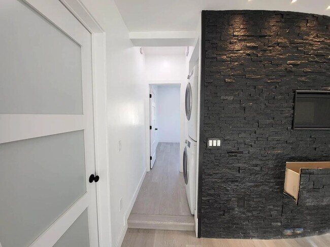 Building Photo - Lakeside 2 br 1 ba ~ beautifully remodeled...