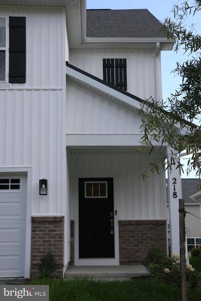 Building Photo - 218 Munsee Cir