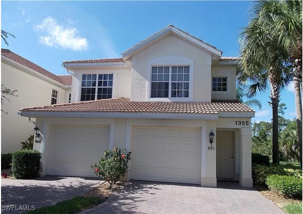 Foto principal - 1355 Henley St