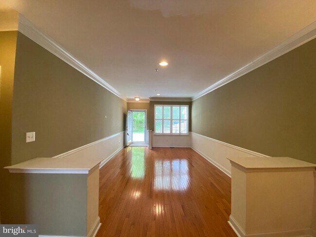 Building Photo - 173 Mountain View Dr