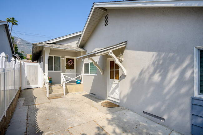 Building Photo - 3211 Fairesta St