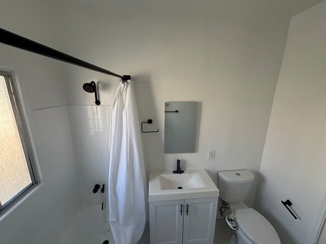 Foto del edificio - 5137 1/2 W 21st St