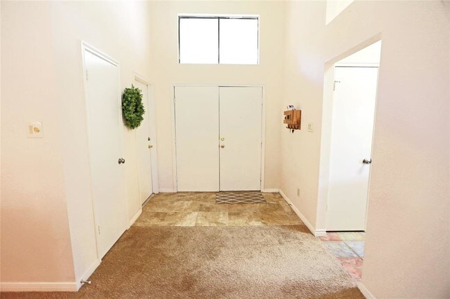 Building Photo - 1018 Margate Ct