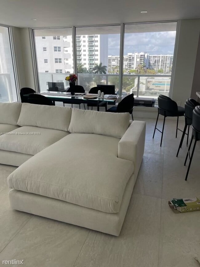 Building Photo - 2 br, 2.5 bath Condo - 2751 S Ocean Dr Apt...