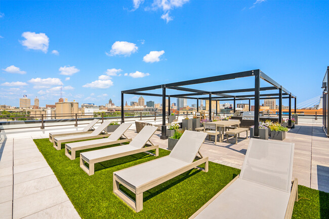 Patio en la azotea de 3000 pies cuadrados - River Place Lofts