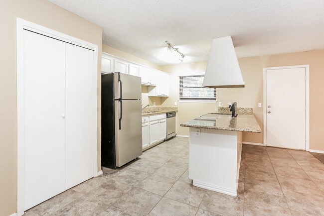 Foto del edificio - 501 Ramblin Oaks Dr