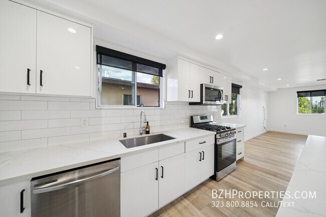 Foto del edificio - 837 1/2 N Harvard Blvd-837 1/2