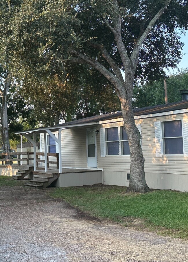 Building Photo - 515 Connie St