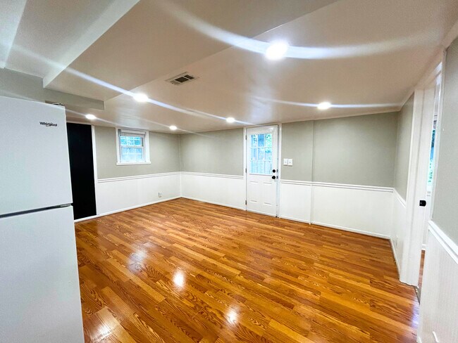 Building Photo - 8070 Esterbrook Dr