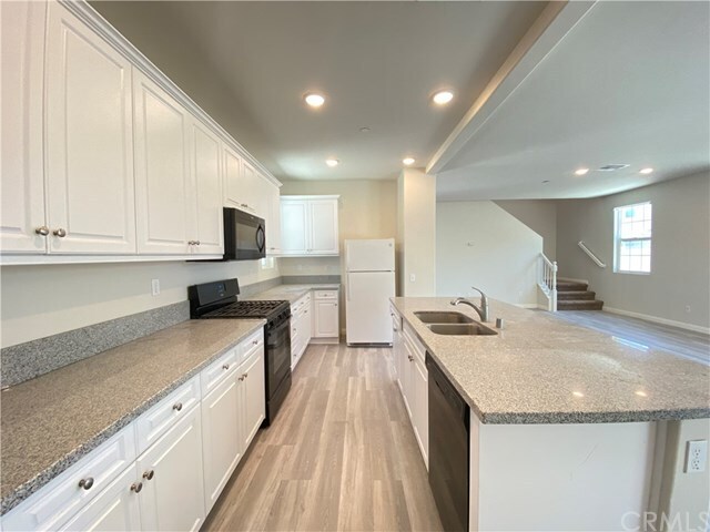 Building Photo - 5983 Silveira St