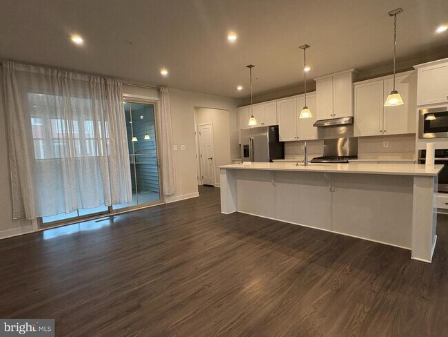 Foto del edificio - 8711 Shady Pines Dr