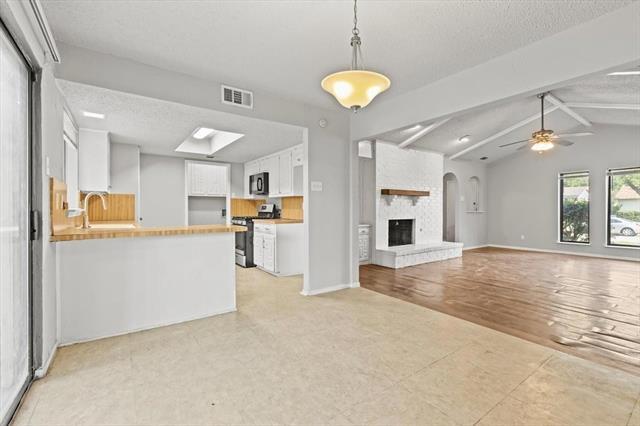 Building Photo - 1414 Kingsbridge Dr