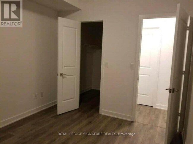 Photo du bâtiment - 4633 Glen Erin Dr