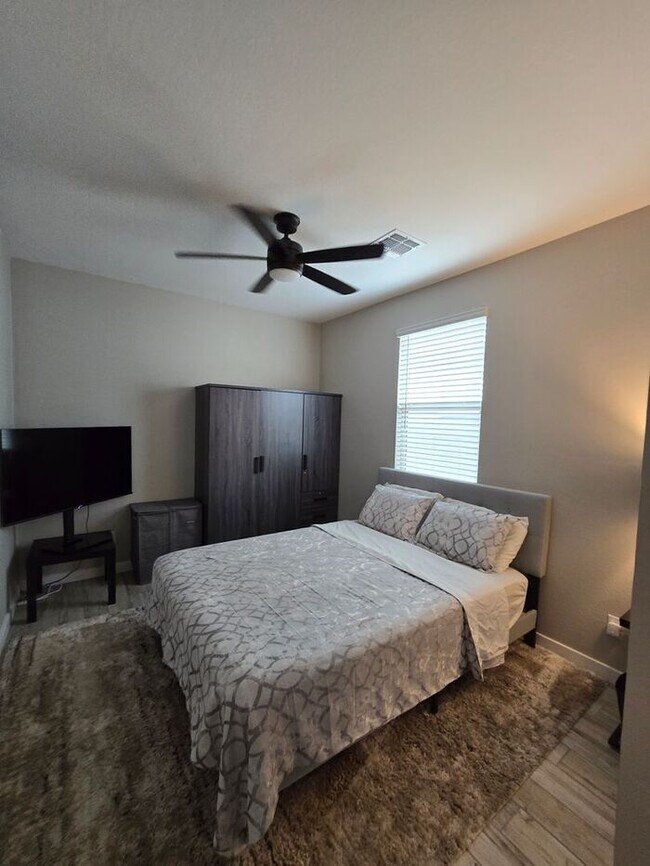 Foto del edificio - 3 Bedroom, 2 Bath Available Plus a Den!!! ...