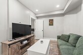 Foto principal - 1326 W 69th St