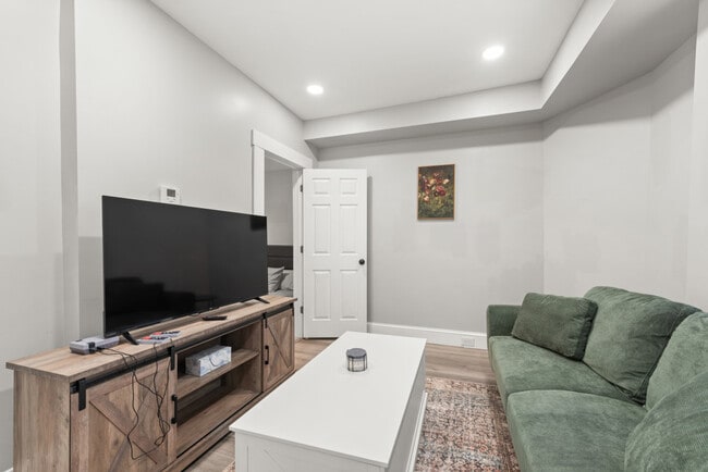 Building Photo - 1326 W 69th St